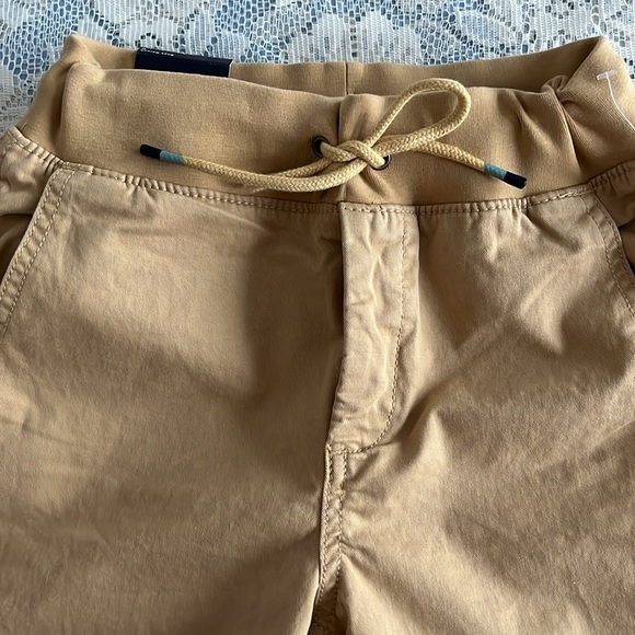GAP Kids Boys Medium  Tan shorts with elastic waistband - Picture 8 of 9